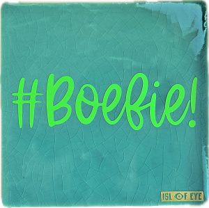 keramieken tegeltje met tekst Isl of Eye
